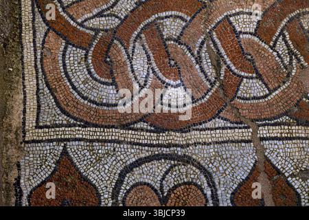 Butrint/Albanien 12. Oktober 2019. Mosaik des antiken Baptisteriums aus dem 6. Jahrhundert in Butrint, Albanien, Europa Stockfoto