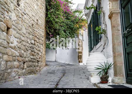 Typische Straßenarchitektur im Mittelmeerraum Europas Stockfoto