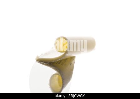 Butterwirbel isoliert auf weiß Stockfoto