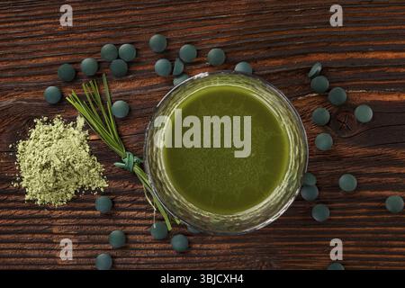 Spirulina, Chlorella, Gerste und Weizengras. Grüne Ergänzung, Superfood Detox Stockfoto