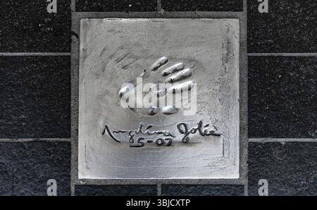 Cannes, Frankreich - 22.09.2024: Handabdruck von Angelina Jolie Stockfoto