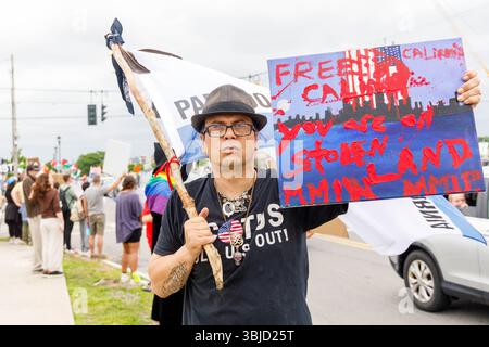 Syracuse, New York, USA. Juni 2025. Schätzungsweise 5000 Personen säumten die Solar St in Syracuse, NY, für den landesweiten No Kings Protest am 14. Juni 2025. (Kreditbild: © Alex Hamer/ZUMA Press Wire) NUR REDAKTIONELLE VERWENDUNG! Nicht für kommerzielle ZWECKE! Stockfoto