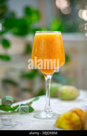 Eiskaktus-Fruchtsaftglas, traditioneller arabischer Saft. Stockfoto