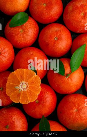 Mandarine, köstliche Zitrusfrüchte im Winter. Stockfoto