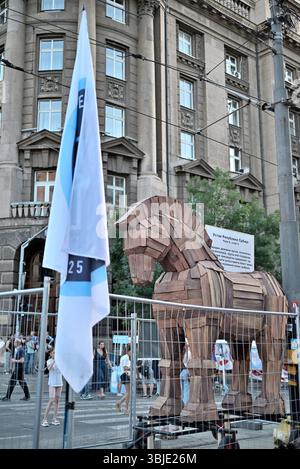 Die Initiative Universität in Rebellion protestiert vor der serbischen Regierung, Protest von Studenten und Universitätsprofessoren gegen Korruption in Stockfoto