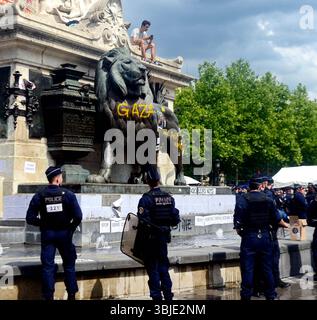 Paris, Frankreich. Juni 2025. Demonstration gegen die Blockade des Gazastreifens, die auf Aufforderung mehrerer Gewerkschaften, darunter der CGT, der FO und der LFI, organisiert wurde. Paris, Frankreich am 14. Juni 2025. Foto: Karim Ait Adjedjou/ABACAPRESS.COM Credit: Abaca Press/Alamy Live News Stockfoto