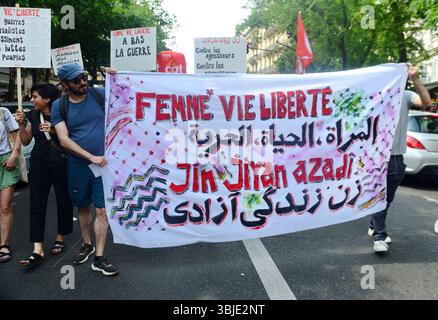 Paris, Frankreich. Juni 2025. Demonstration gegen die Blockade des Gazastreifens, die auf Aufforderung mehrerer Gewerkschaften, darunter der CGT, der FO und der LFI, organisiert wurde. Paris, Frankreich am 14. Juni 2025. Foto: Karim Ait Adjedjou/ABACAPRESS.COM Credit: Abaca Press/Alamy Live News Stockfoto