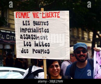 Paris, Frankreich. Juni 2025. Demonstration gegen die Blockade des Gazastreifens, die auf Aufforderung mehrerer Gewerkschaften, darunter der CGT, der FO und der LFI, organisiert wurde. Paris, Frankreich am 14. Juni 2025. Foto: Karim Ait Adjedjou/ABACAPRESS.COM Credit: Abaca Press/Alamy Live News Stockfoto