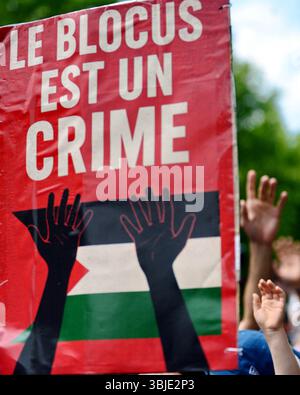 Paris, Frankreich. Juni 2025. Demonstration gegen die Blockade des Gazastreifens, die auf Aufforderung mehrerer Gewerkschaften, darunter der CGT, der FO und der LFI, organisiert wurde. Paris, Frankreich am 14. Juni 2025. Foto: Karim Ait Adjedjou/ABACAPRESS.COM Credit: Abaca Press/Alamy Live News Stockfoto