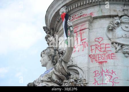 Paris, Frankreich. Juni 2025. Demonstration gegen die Blockade des Gazastreifens, die auf Aufforderung mehrerer Gewerkschaften, darunter der CGT, der FO und der LFI, organisiert wurde. Paris, Frankreich am 14. Juni 2025. Foto: Karim Ait Adjedjou/ABACAPRESS.COM Credit: Abaca Press/Alamy Live News Stockfoto