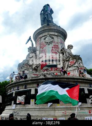 Paris, Frankreich. Juni 2025. Demonstration gegen die Blockade des Gazastreifens, die auf Aufforderung mehrerer Gewerkschaften, darunter der CGT, der FO und der LFI, organisiert wurde. Paris, Frankreich am 14. Juni 2025. Foto: Karim Ait Adjedjou/ABACAPRESS.COM Credit: Abaca Press/Alamy Live News Stockfoto