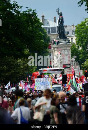 Paris, Frankreich. Juni 2025. Demonstration gegen die Blockade des Gazastreifens, die auf Aufforderung mehrerer Gewerkschaften, darunter der CGT, der FO und der LFI, organisiert wurde. Paris, Frankreich am 14. Juni 2025. Foto: Karim Ait Adjedjou/ABACAPRESS.COM Credit: Abaca Press/Alamy Live News Stockfoto
