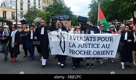 Paris, Frankreich. Juni 2025. Demonstration gegen die Blockade des Gazastreifens, die auf Aufforderung mehrerer Gewerkschaften, darunter der CGT, der FO und der LFI, organisiert wurde. Paris, Frankreich am 14. Juni 2025. Foto: Karim Ait Adjedjou/ABACAPRESS.COM Credit: Abaca Press/Alamy Live News Stockfoto