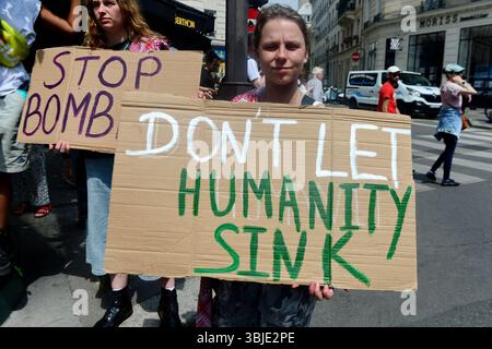 Paris, Frankreich. Juni 2025. Demonstration gegen die Blockade des Gazastreifens, die auf Aufforderung mehrerer Gewerkschaften, darunter der CGT, der FO und der LFI, organisiert wurde. Paris, Frankreich am 14. Juni 2025. Foto: Karim Ait Adjedjou/ABACAPRESS.COM Credit: Abaca Press/Alamy Live News Stockfoto