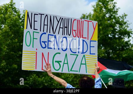 Paris, Frankreich. Juni 2025. Demonstration gegen die Blockade des Gazastreifens, die auf Aufforderung mehrerer Gewerkschaften, darunter der CGT, der FO und der LFI, organisiert wurde. Paris, Frankreich am 14. Juni 2025. Foto: Karim Ait Adjedjou/ABACAPRESS.COM Credit: Abaca Press/Alamy Live News Stockfoto