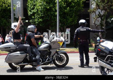14. Juni 2025 - friedliche Protestdemonstration der No Kings und marsch in Long Beach, CA Stockfoto