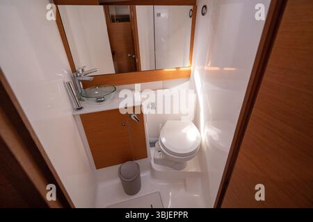 Segelboot im Badezimmer. Hochwertige Fotos Stockfoto