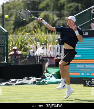 Ilkley, Großbritannien. Juni 2025. Jan Choinski (GBR) während seines Spiels gegen Alibek Kachmazov während der Qualifikationsrunde der ATP während der Qualifikationsrunde am 2. Tag der Lexus Nottingham Open Tennis Open am 14. Juni 2025 Credit: Andrew Sumner/Alamy Live News Stockfoto