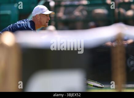 Ilkley, Großbritannien. Juni 2025. Jan Choinski (GBR) während seines Spiels gegen Alibek Kachmazov während der Qualifikationsrunde der ATP während der Qualifikationsrunde am 2. Tag der Lexus Nottingham Open Tennis Open am 14. Juni 2025 Credit: Andrew Sumner/Alamy Live News Stockfoto