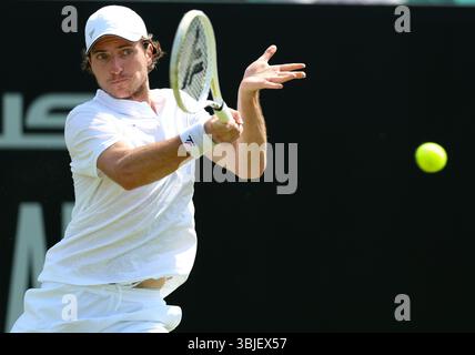 Ilkley, Großbritannien. Juni 2025. Alibek Kachmazov während seines Spiels gegen Jan Choinski (GBR) während der Qualifikationsrunde der ATP während der Qualifikationsrunde am 2. Tag der Lexus Nottingham Open Tennis Open am 14. Juni 2025 Credit: Andrew Sumner/Alamy Live News Stockfoto