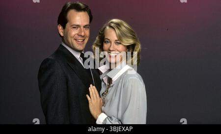 CYBILL SHEPHERD und BRUCE WILLIS bei MONDLICHT (1985). Kredit: ABC / Album Stockfoto