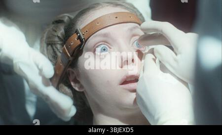 ANE DAHL TORP in DER HÄSSLICHEN STIEFSCHWESTER (2025) -Originaltitel: DEN STYGGE STESOSTEREN-, Regie: EMILIE BLICHFELDT. Quelle: MER Film / Lava Films / Album Stockfoto