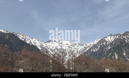 Kamikochi ist ein abgelegenes Bergtal innerhalb der Hida Mountains in der westlichen Region von Nagano, Japan. Stockfoto