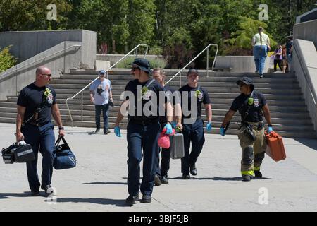Salt Lake City, Utah – 14. Juni 2025: Die Salt Lake City Fire Department trifft während des „No Kings“-Protestes um Unterstützung an der Universität von Utah ein. Stockfoto