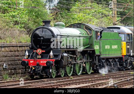 61306 'Mayflower' nähert sich dem Bahnhof Preston und arbeitet an der 1Z61 0617 Leicester nach Carlisle, mit 57002 und 57311. Samstag, 14. Juni 2025. Stockfoto