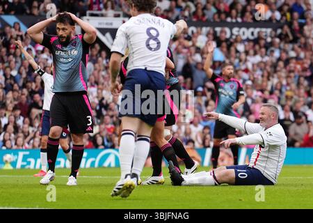 Der englische Spielertrainer Wayne Rooney (rechts) feiert das erste Tor ihrer Mannschaft während der Soccer Aid für UNICEF 2025 in Old Trafford, Manchester. Bilddatum: Sonntag, 15. Juni 2025. Stockfoto