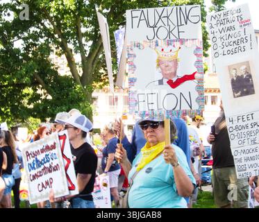 "No Kings" Protest in Kansas City, Missouri, USA. Juni 2025 Stockfoto