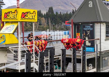 Queenstown, Kjet Jet Boating Operator und Time Tripper Queenstown am Lake Wakatipu, Jet Boating auf Shooter und kawarau River angeboten, Neuseeland Stockfoto