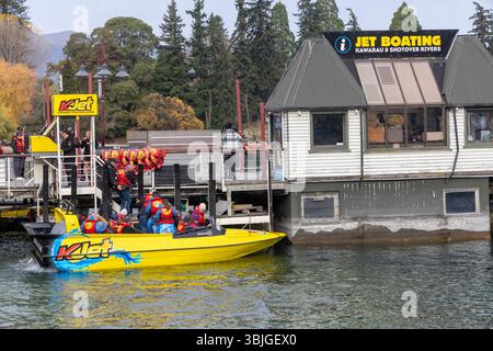 Queenstown, Kjet Jet Boating Operator und Time Tripper Queenstown am Lake Wakatipu, Jet Boating auf Shooter und kawarau River angeboten, Neuseeland Stockfoto