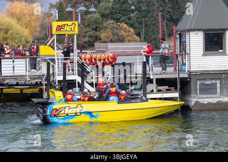 Queenstown, Kjet Jet Boating Operator und Time Tripper Queenstown am Lake Wakatipu, Jet Boating auf Shooter und kawarau River angeboten, Neuseeland Stockfoto