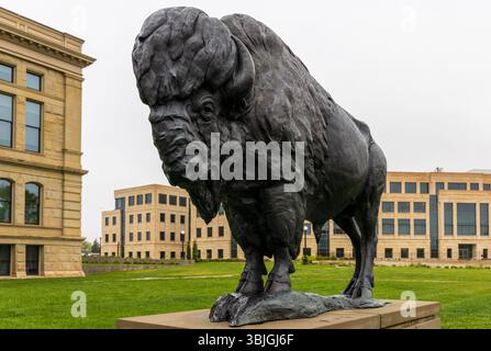 Cheyenne, Wyoming – 26. Mai 2025: Eine Bisonstatue im Wyoming State Capitol in Cheyenne, Wyoming Stockfoto