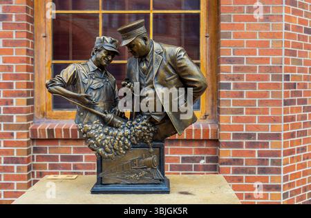 Cheyenne, Wyoming – 26. Mai 2025: Skulptur des Community Spirit im Cheyenne Depot Plaza Stockfoto