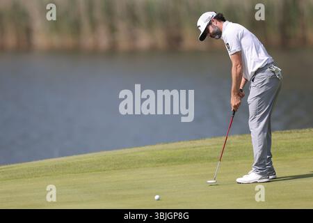 Caledon, Ontario, Kanada. Juni 2025. Adam Hadwin ist der 18. Platz in der Finalrunde der RBC Canadian Open im TPC Toronto im Osprey Valley in Caledon, Ontario, Kanada. Daniel Lea/CSM/Alamy Live News Stockfoto