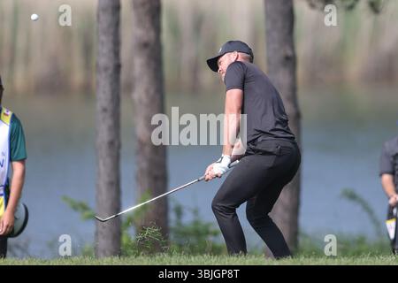 Caledon, Ontario, Kanada. Juni 2025. Danny Willett stürzt sich in der letzten Runde der RBC Canadian Open im TPC Toronto im Osprey Valley in Caledon, Ontario, Kanada auf den 18. Platz. Daniel Lea/CSM/Alamy Live News Stockfoto