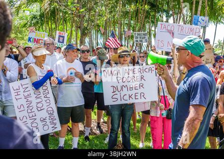 Miami Beach Florida, Pride Park, Proteste am No Kings Day organisierte Demonstration, Anti-Donald Trump Präsident Präsident 79. Geburtstag, Autoritaria Stockfoto