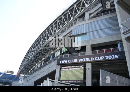 Seattle, Usa. Juni 2025. Das Lumen Field in Seattle, Washington, wird vor dem Spiel zwischen Seattle Sounders FC und Botafogo am 15. Juni 2025 mit dem Branding der FIFA Club World Cup gesehen. (Foto Nate Koppelman/SIPA USA) Credit: SIPA USA/Alamy Live News Stockfoto