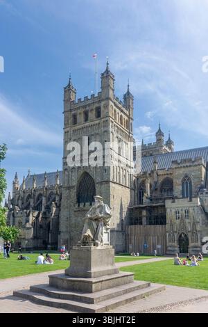 Der Südturm und Richard Hooker Statue, Kathedrale von Exeter, Exeter, Devon, England, Vereinigtes Königreich Stockfoto