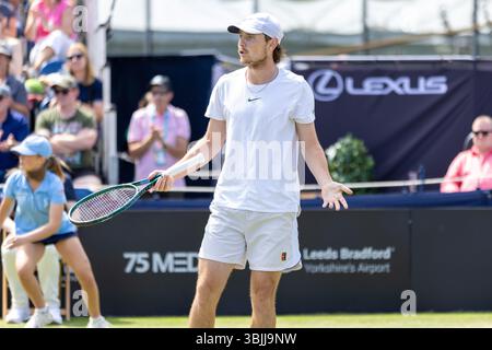Lexus Ilkley Open 2025, ATP Challenger Tour, Herrenfinale, Ilkley, Großbritannien, 15. Juni 2025, Tristan SCHOOLKATE VS Jack PINNINGTON JONES im Ilkley Lawn Tennis and Squash Club, Credit Aaron Badkin/Alamy Live News. Stockfoto