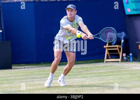 Lexus Ilkley Open 2025, ATP Challenger Tour, Herrenfinale, Ilkley, Großbritannien, 15. Juni 2025, Tristan SCHOOLKATE VS Jack PINNINGTON JONES im Ilkley Lawn Tennis and Squash Club, Credit Aaron Badkin/Alamy Live News. Stockfoto