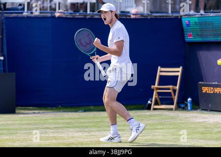 Lexus Ilkley Open 2025, ATP Challenger Tour, Herrenfinale, Ilkley, Großbritannien, 15. Juni 2025, Tristan SCHOOLKATE VS Jack PINNINGTON JONES im Ilkley Lawn Tennis and Squash Club, Credit Aaron Badkin/Alamy Live News. Stockfoto