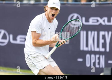 Lexus Ilkley Open 2025, ATP Challenger Tour, Herrenfinale, Ilkley, Großbritannien, 15. Juni 2025, Tristan SCHOOLKATE VS Jack PINNINGTON JONES im Ilkley Lawn Tennis and Squash Club, Credit Aaron Badkin/Alamy Live News. Stockfoto