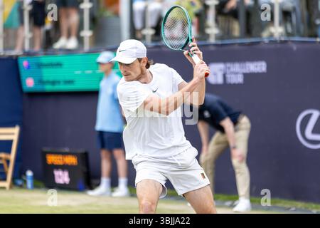 Lexus Ilkley Open 2025, ATP Challenger Tour, Herrenfinale, Ilkley, Großbritannien, 15. Juni 2025, Tristan SCHOOLKATE VS Jack PINNINGTON JONES im Ilkley Lawn Tennis and Squash Club, Credit Aaron Badkin/Alamy Live News. Stockfoto