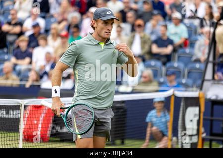 Lexus Ilkley Open 2025, ATP Challenger Tour, Herrenfinale, Ilkley, Großbritannien, 15. Juni 2025, Tristan SCHOOLKATE VS Jack PINNINGTON JONES im Ilkley Lawn Tennis and Squash Club, Credit Aaron Badkin/Alamy Live News. Stockfoto