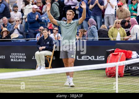 Lexus Ilkley Open 2025, ATP Challenger Tour, Herrenfinale, Ilkley, Großbritannien, 15. Juni 2025, Tristan SCHOOLKATE VS Jack PINNINGTON JONES im Ilkley Lawn Tennis and Squash Club, Credit Aaron Badkin/Alamy Live News. Stockfoto