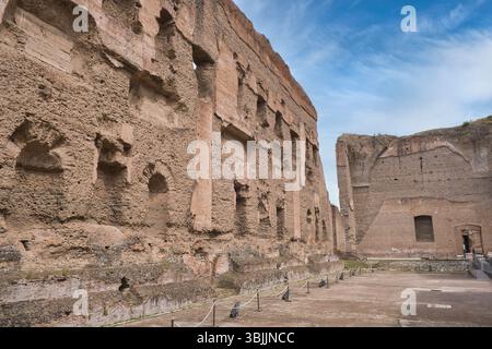 Caracalla-Bäder in Rom, Italien, im späten Frühling Stockfoto