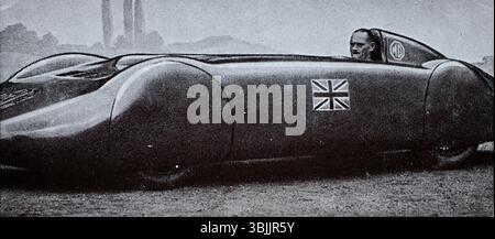 Major A.T.G. Gardner, auch bekannt als Goldie. Er war der erste Mann, der mit einem leichten Auto über 150 km/h fuhr. Er tat dies im November 1938 mit einem stromlinienförmigen MG Magnette. Aus einer Serie von Zigarettenkarten namens The Kings of Speed, die 1939 vom Tabakhersteller W. A. & A. C. Churchman veröffentlicht wurden. Stockfoto
